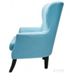 Светло-голубое красивое кресло