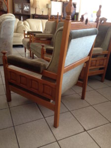 Вариант красивого оливкового кресла для дома
