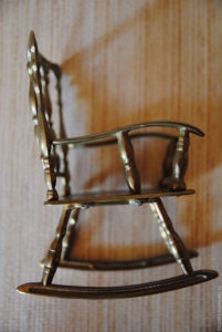 Выбираем кресло, созданное из бронзы