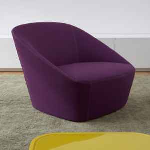 Замечательное фиолетовое кресло