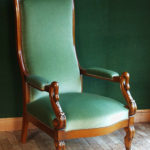 Зеленое кресло, созданное в оригинальном дизайне