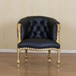 Золотое кресло с черными деталями