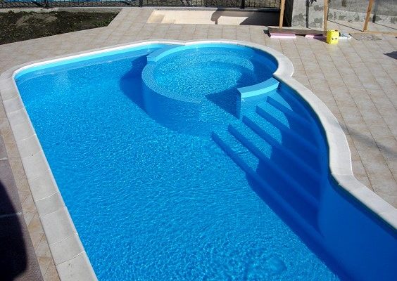 Как выбрать хороший бассейн для частного или загородного дома