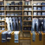Как выбрать торговое оборудование для магазинов одежды